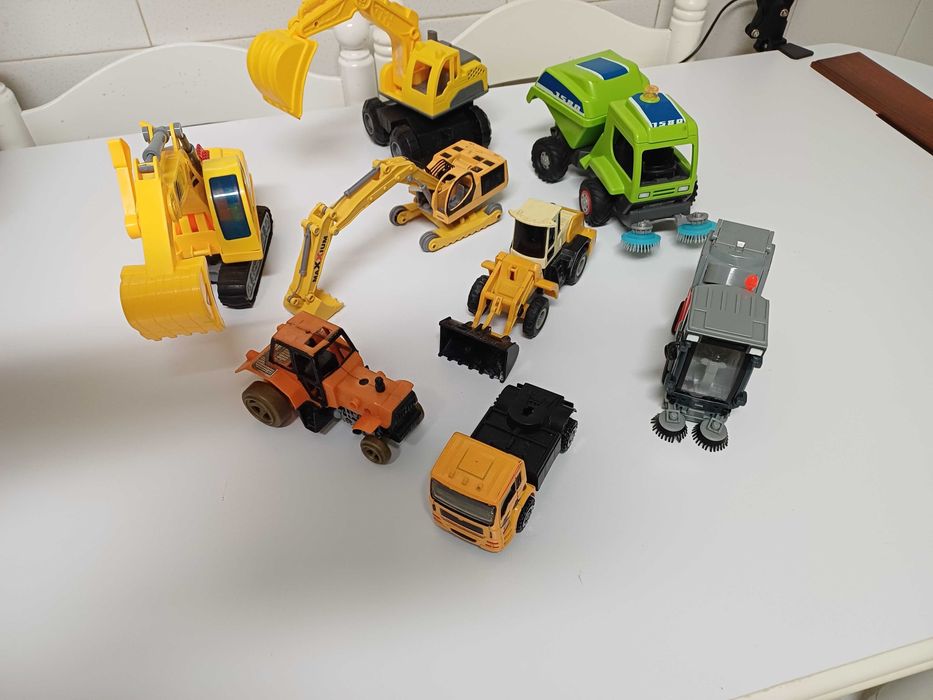 Maquinas de construção civil e limpeza 8 unidades