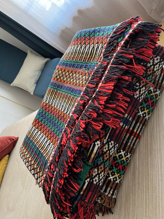 Movel c escadas p toalhas wc , carpetes varios mantas Alentejanas