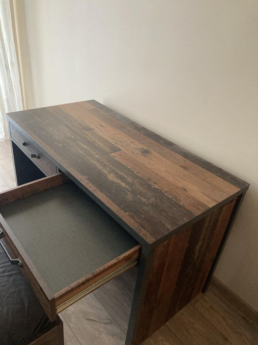 Biurko z szufladami drewniane