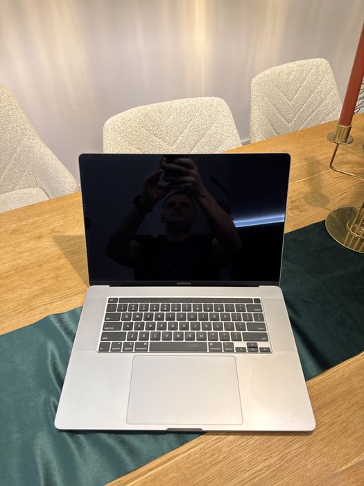 MACBOOK PRO| i9 |32GB | 512GB SSD | A2141| VAT
