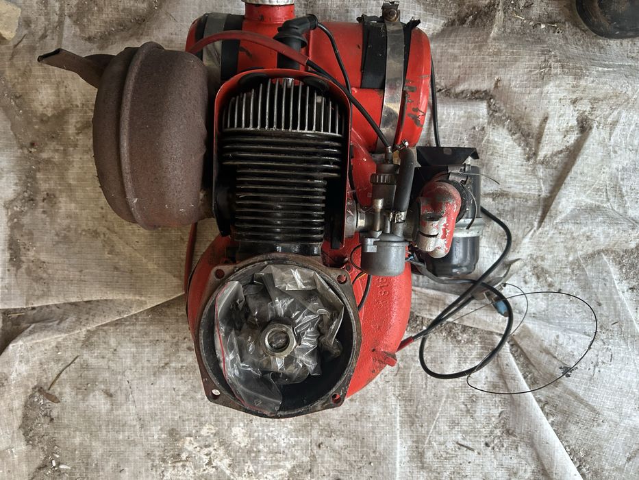 Silnik traktorka mf70