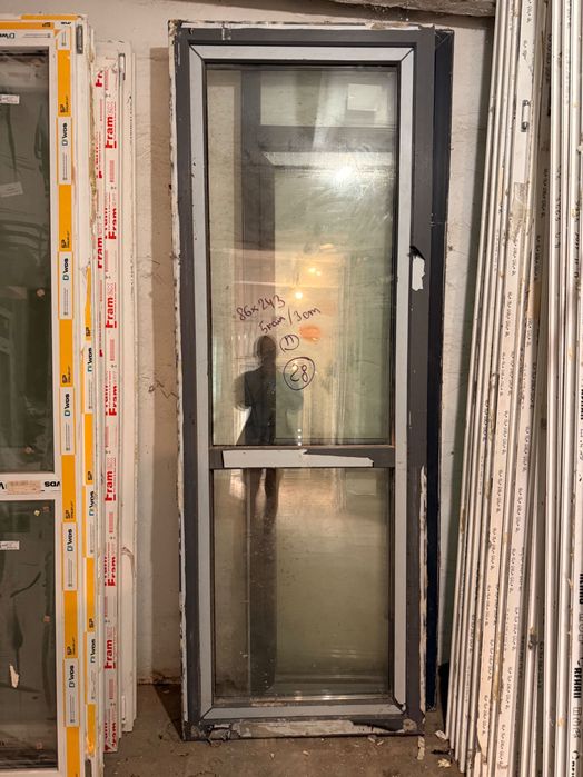 Двери  металлопластиковые- балконные 82*212 REHAU