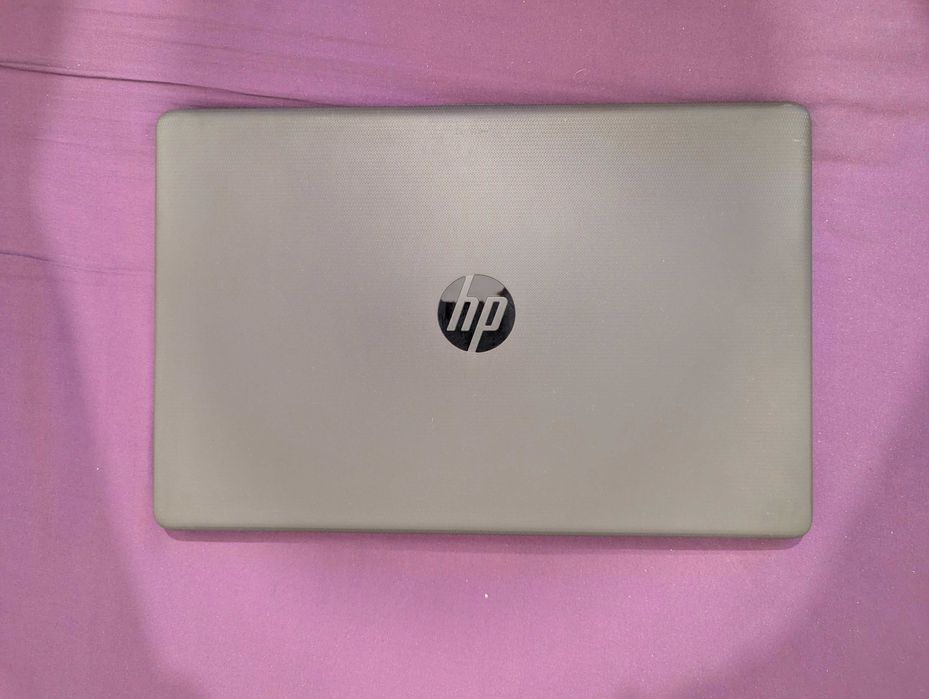 Ноутбук HP 250 G7:  Core i3-7020U / 8GB DDR4 / 128GB SSD