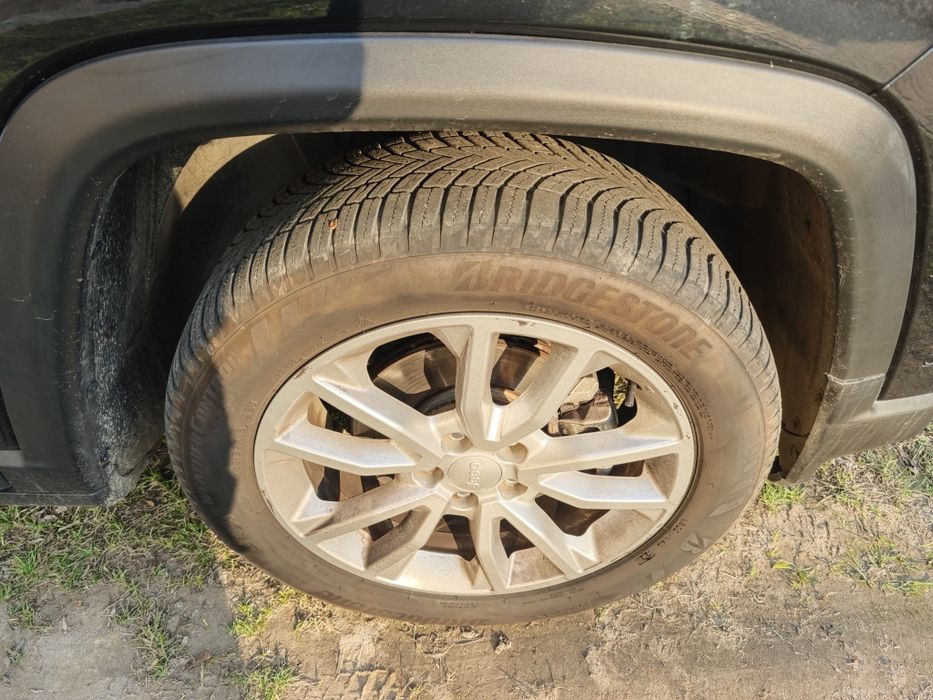 Sprzedam opony całoroczne 225/55/18 Bridgestone