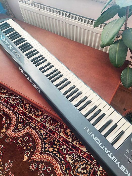 MIDI клавіатура M-Audio Keystation 88