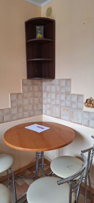 Здається 1 кімнатна  світло не вимикають