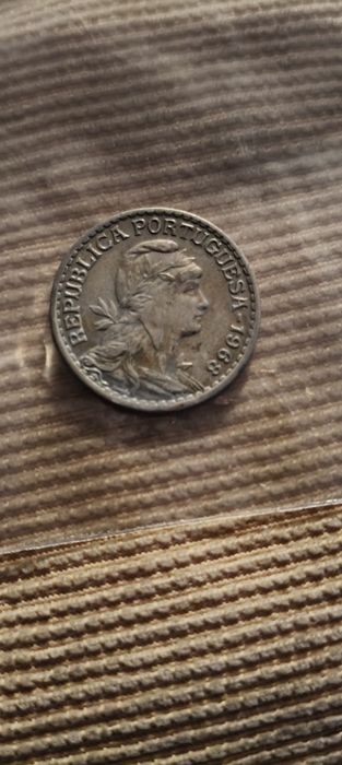 Moeda de 1 Escudo ALPACA de 1968