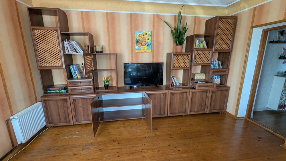 Продається стінка у вітальню
