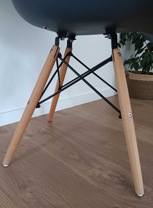 Seis Cadeiras cinza estilo nórdico, com braços