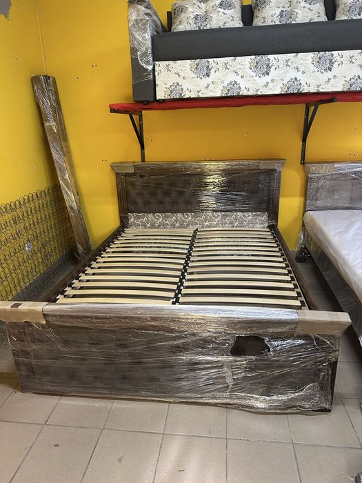 Ліжко з підйомним механізмом