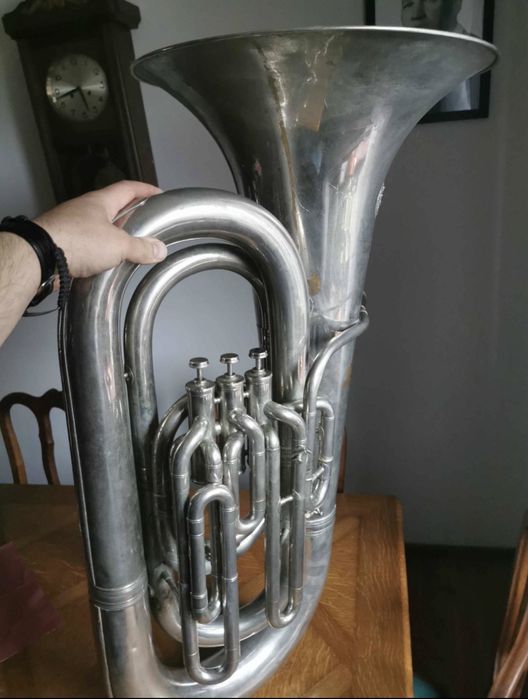 Tuba Milllon Bruxeles