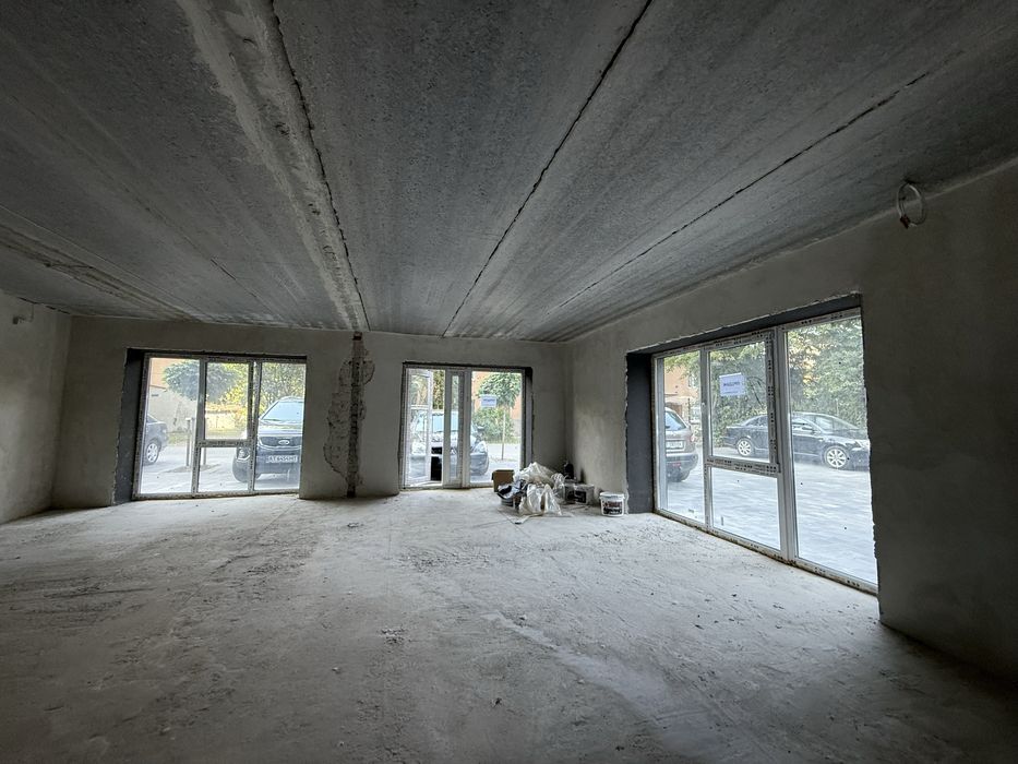 Продається фасадне приміщення в центрі Івано - франківська 96м2