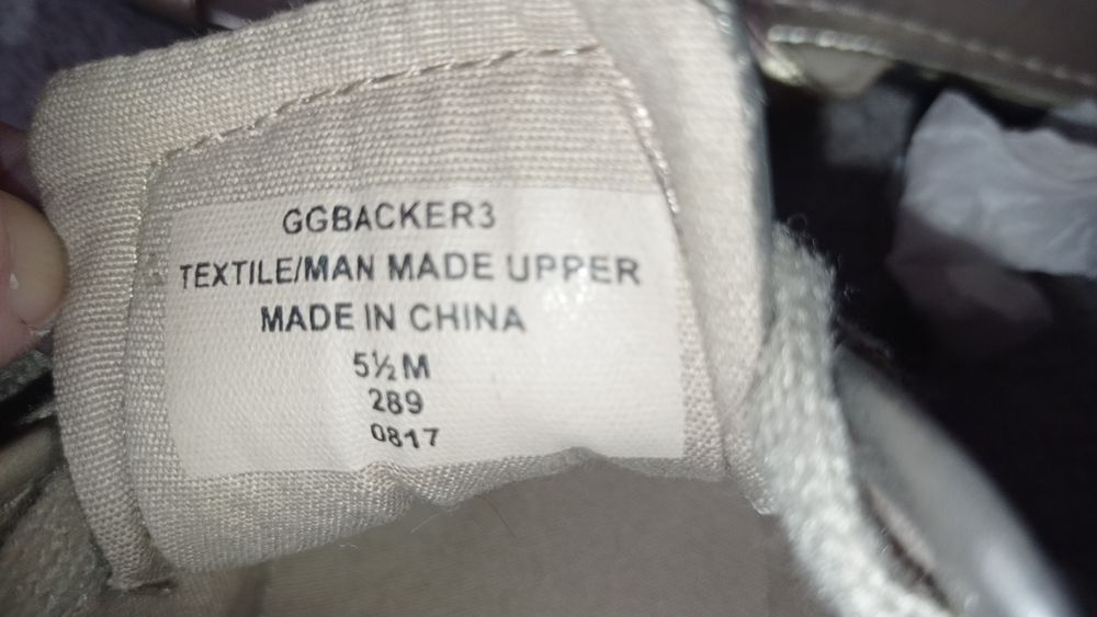 Продам срочно кроссовки