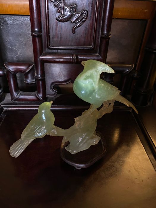 Escultura Pássaros Andorinhas Jade centenário 24cm