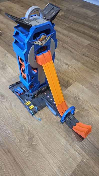 Hot wheels wyrzutnia rajdowy mega garaż city