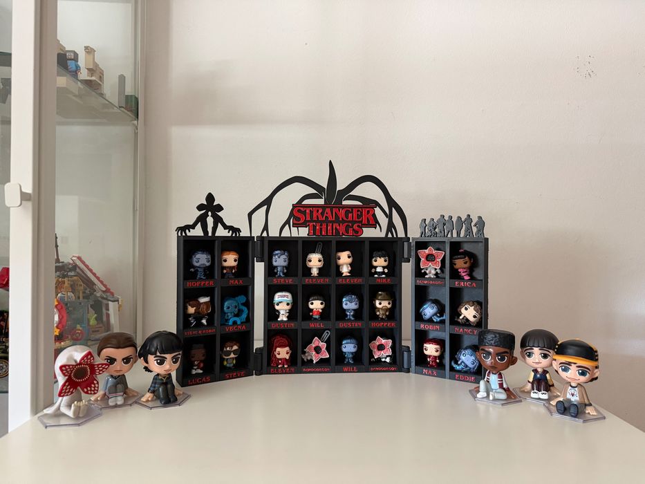 Suporte Stranger Things coleção Funko Kinder Joy