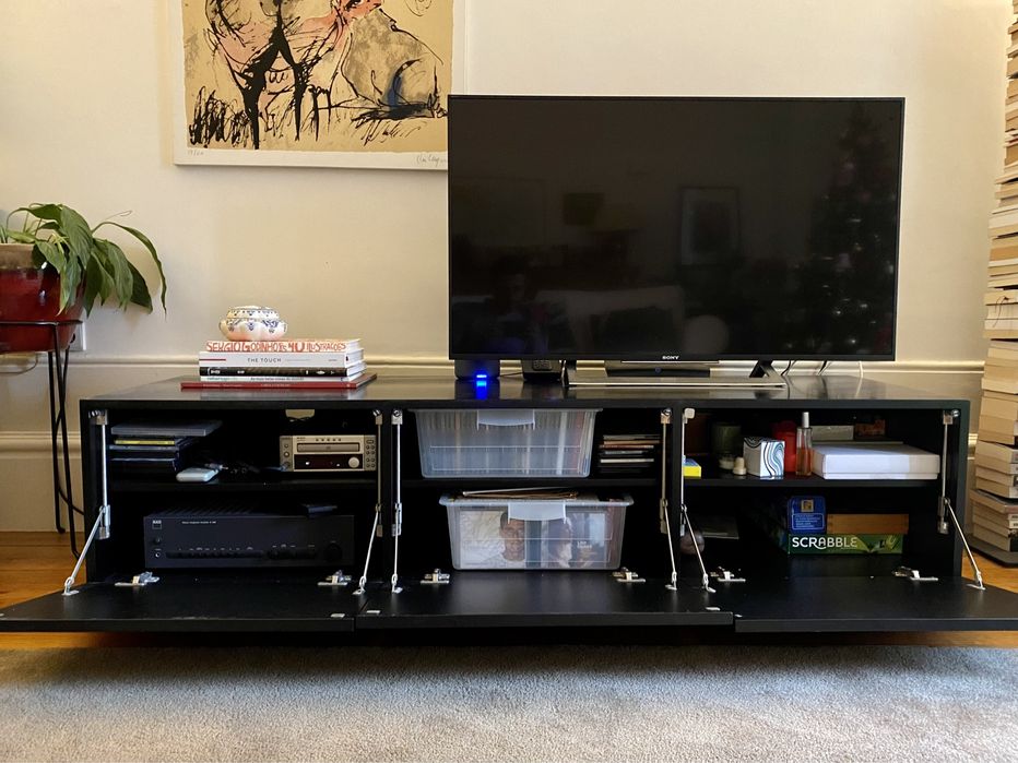 Móvel para TV preto em MDF lacado – design e produção Empatias