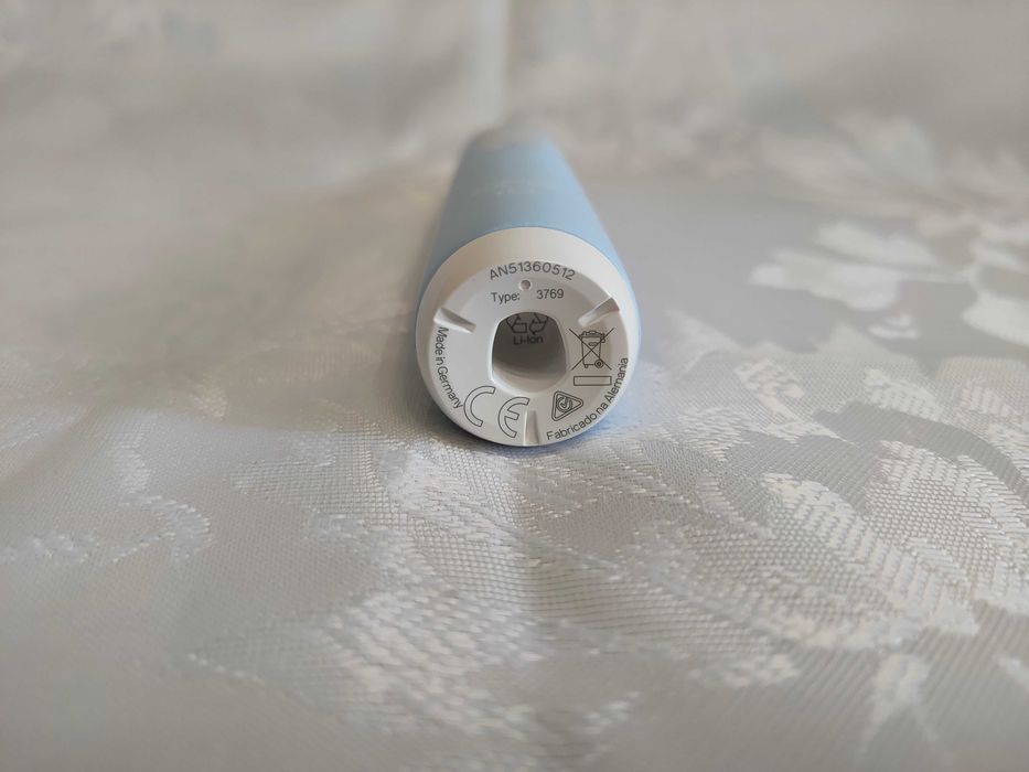 Szczoteczka elektryczna magnetyczna ORAL-B iO Series 3 Ice Blue
