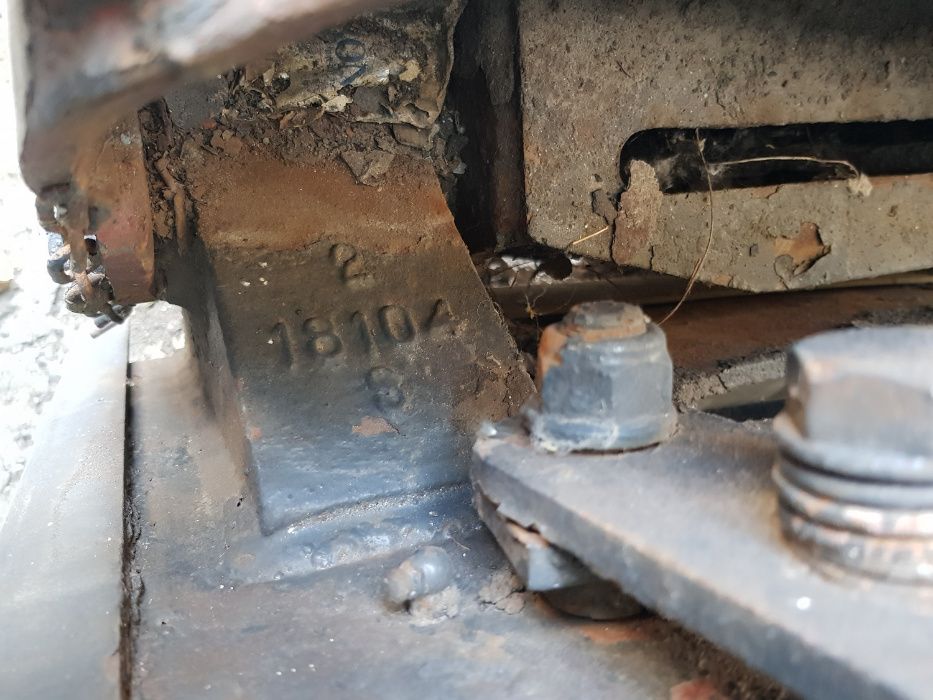 Продам сідло на тягач в комплекті з підрамником регульоване по довжині