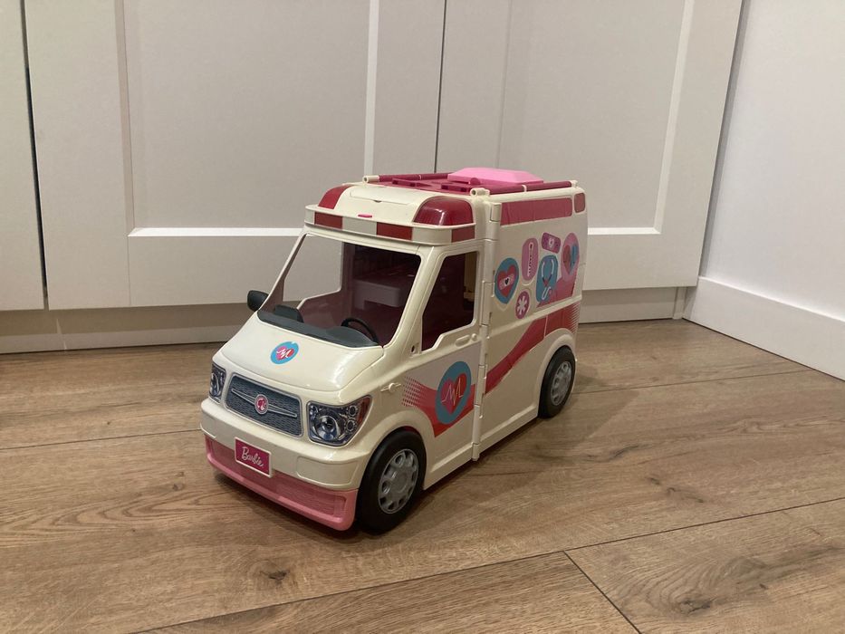 Samochod karetka barbie