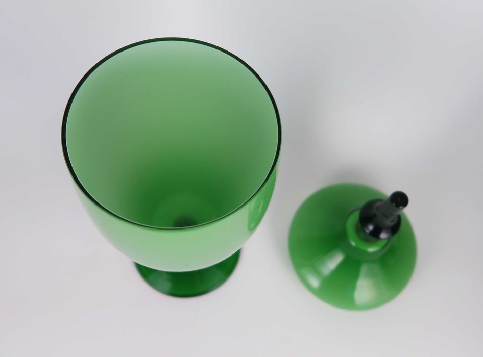 Bomboneira antiga em vidro Opalino