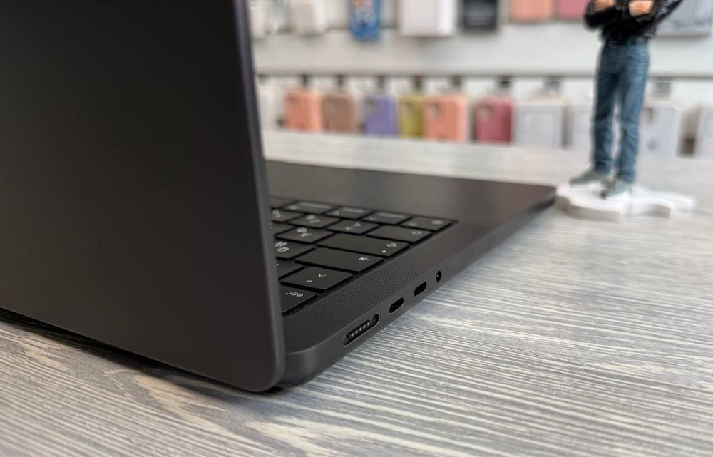MacBook Pro 14  M4 / RAM 24 / SSD 1 TB / GPU 10 / CPU 10 / Space Black / 2024 / MDM