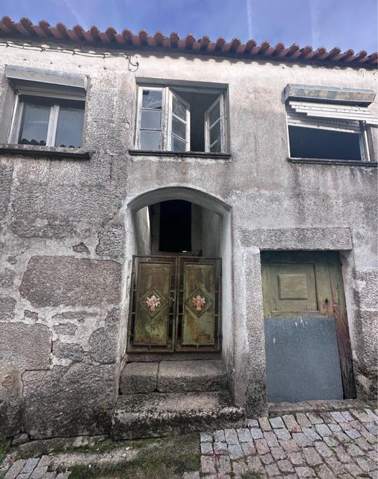 Linda moradia para reconstruir