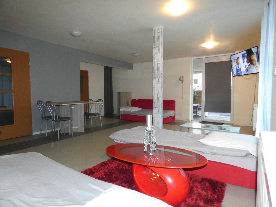 Wolne pokoje, apartamenty z łazienkami i aneksami kuchennymi