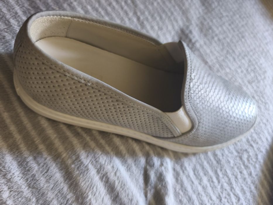 Sapatos em pele tamanho 40.5 marca shoepassion