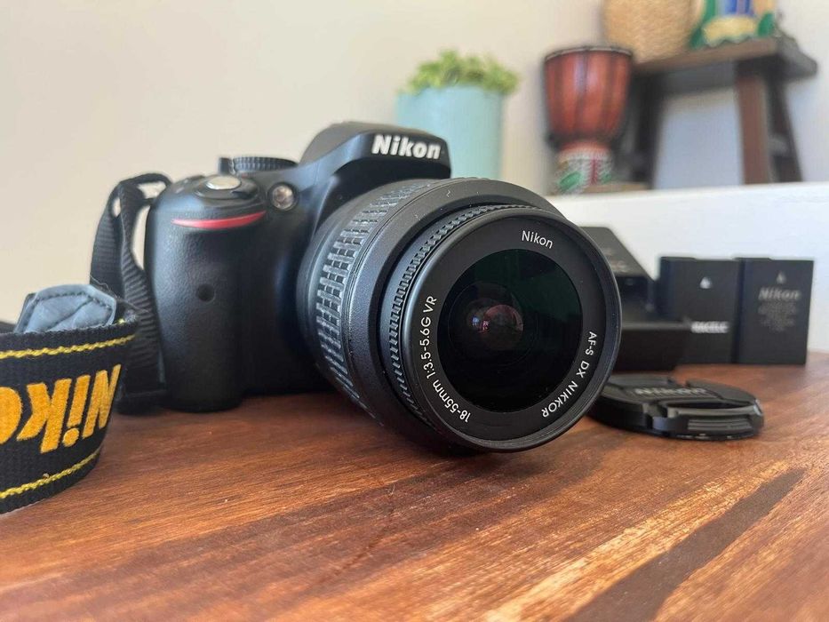 Nikon D5200 + objetiva 18–55 mm VR | aprox. 7.500 disparos | 2 baterias