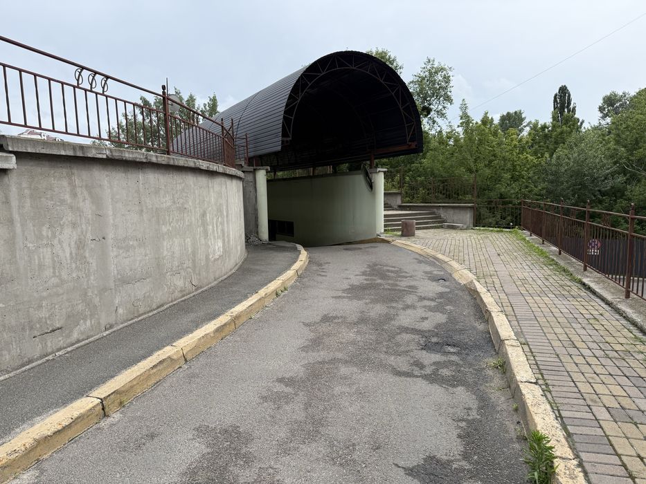Здам в оренду паркомісце на Лобановського  4Е