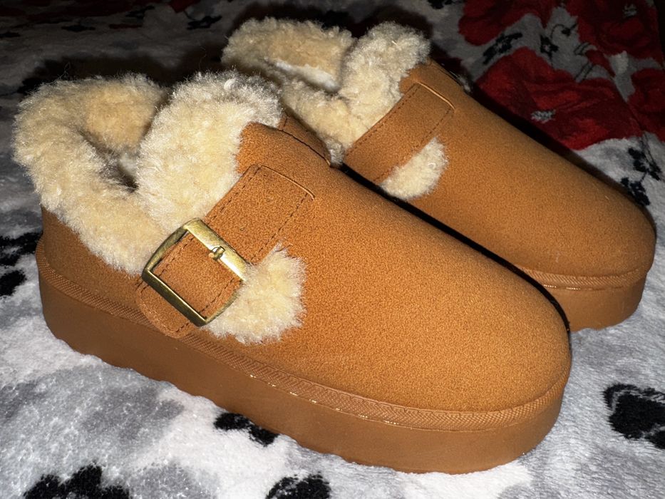 Класнючі теплі уггі чобітки