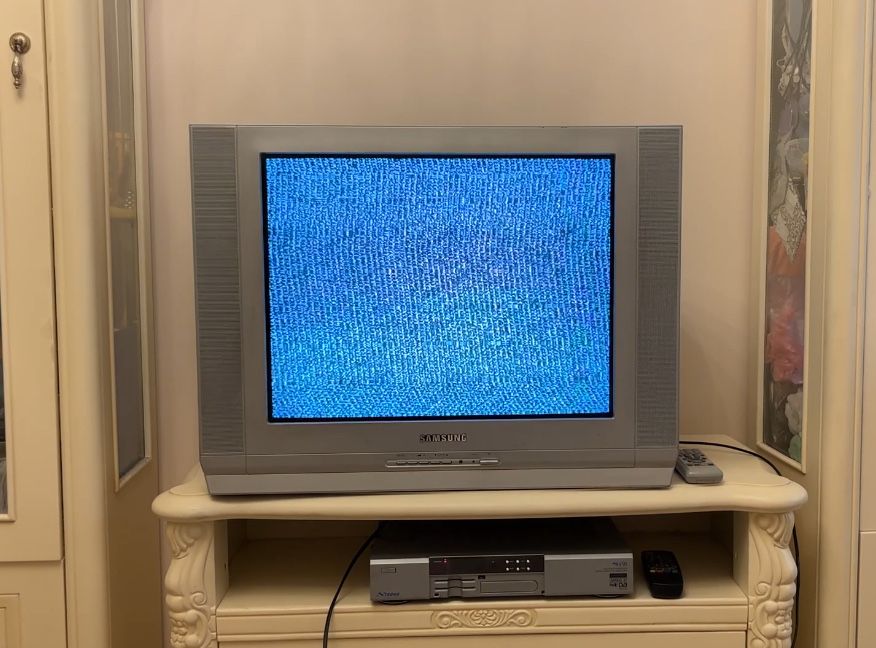 Телевизор samsung 25” CS 25K10MQQ работает, целый, с пультом + подарок