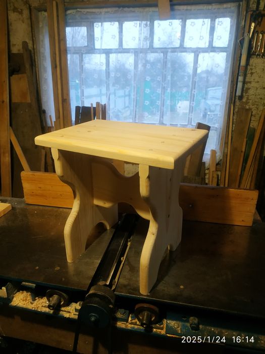 Стільчик дерев'яний