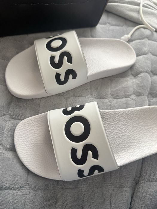 Білі шльопанці BOSS нові