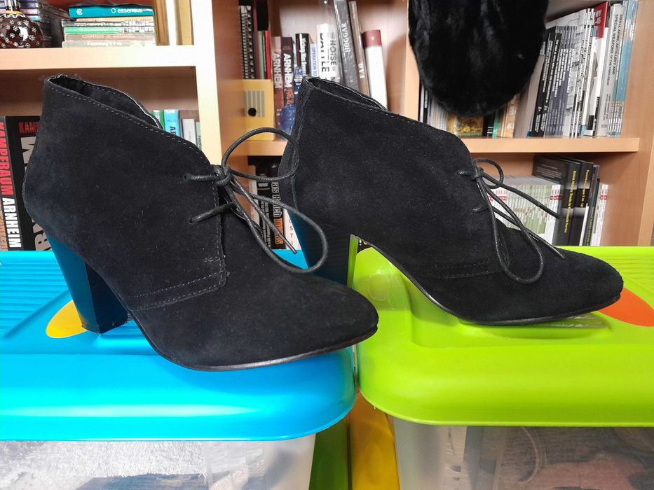 Botas de cano baixo, tam. 37