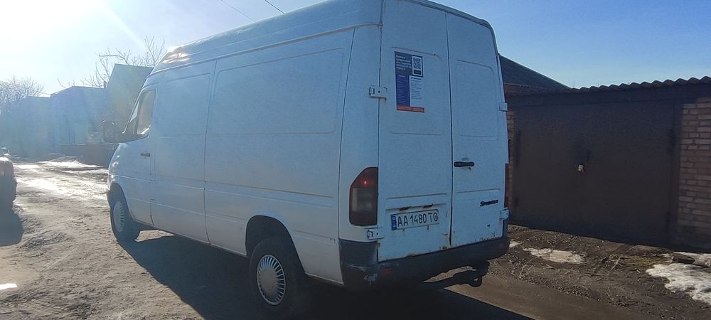 Продається Mercedes Sprinter з надійним дизельним двигуном 2.2 CDI. Ав