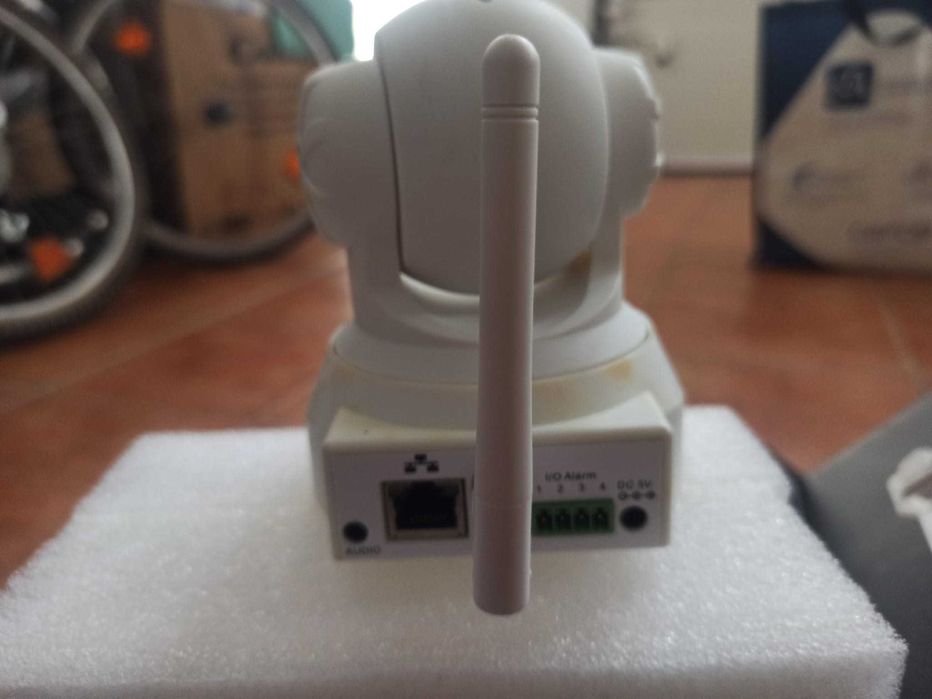 Duas camaras de vigilançia usadas