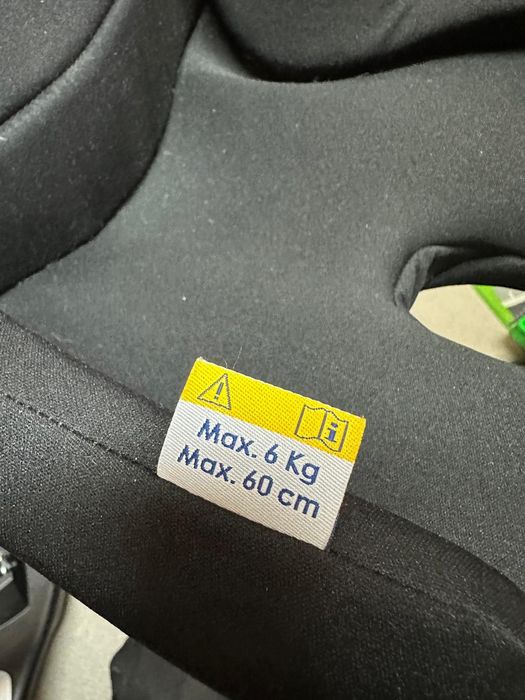 Chicco Kiros + Base ISOFIX + Acessórios – Excelente estado