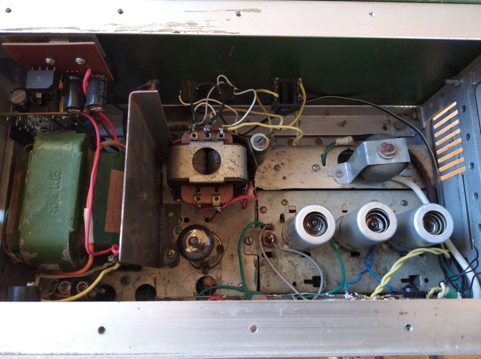 Продам ламповий гітарний підсилювач потужністю  6ват ,..