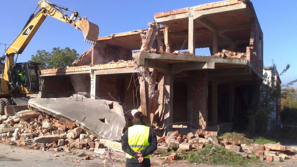 Usługi koparko-ładowarką, ładowarką, koparką