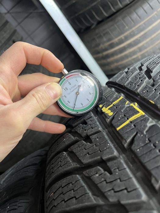4 Opony zimowe 7mm Nokian 235/55R18 104H