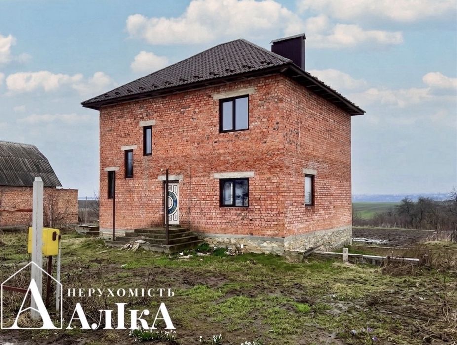 В продажі новий чудовий будинок!