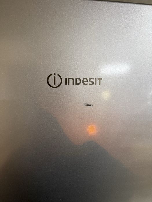 Холодильник indesit