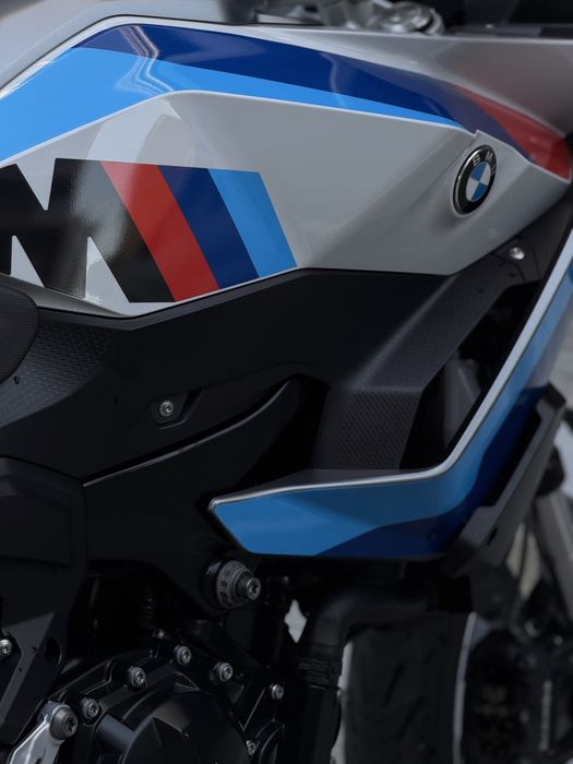 BMW F900XR - FULL EXTRAS! Como Nova!
