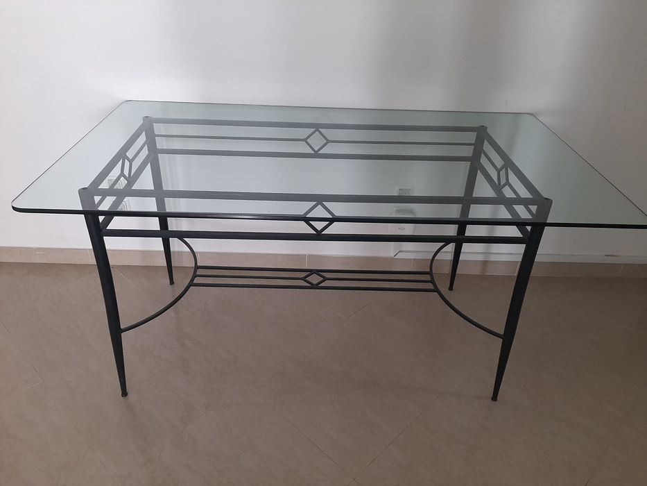 Mesa jantar tampo em vidro estrutura em ferro