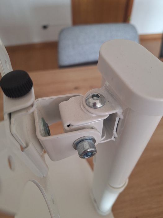 Suporte de monitor branco
