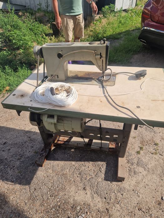 Продам швейную машинку 1022М