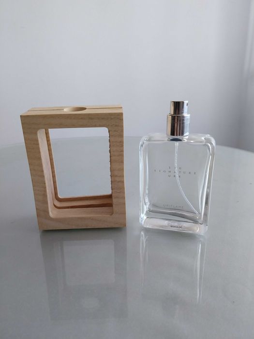 Moldura de madeira para fotografia e frasco de perfume, Oriflame