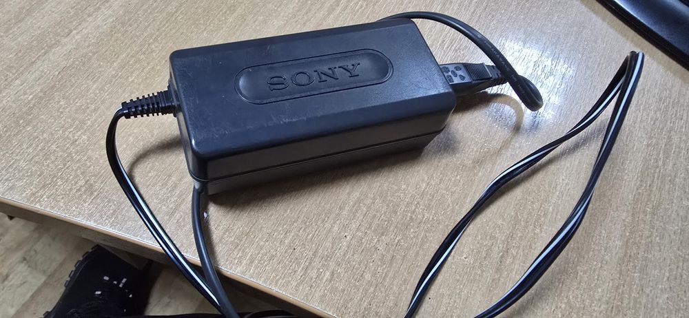 Продам Відеокамеру Sony Handycam CCD-TR425E
